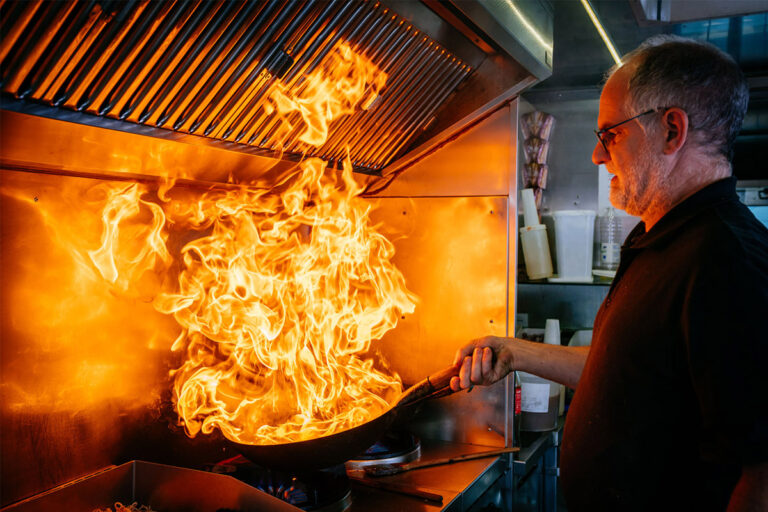 Feuer am Foodtruck Grill